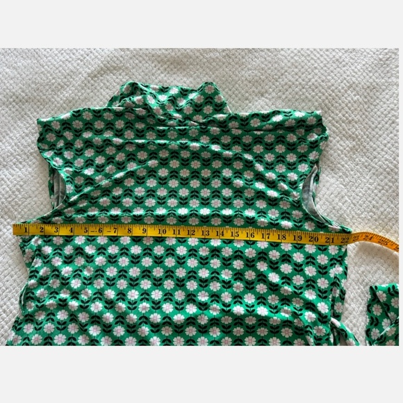 Ricki's retro floral wrap top XL, green + pink daisy print, true wrap adjustable - Picture 4 of 6